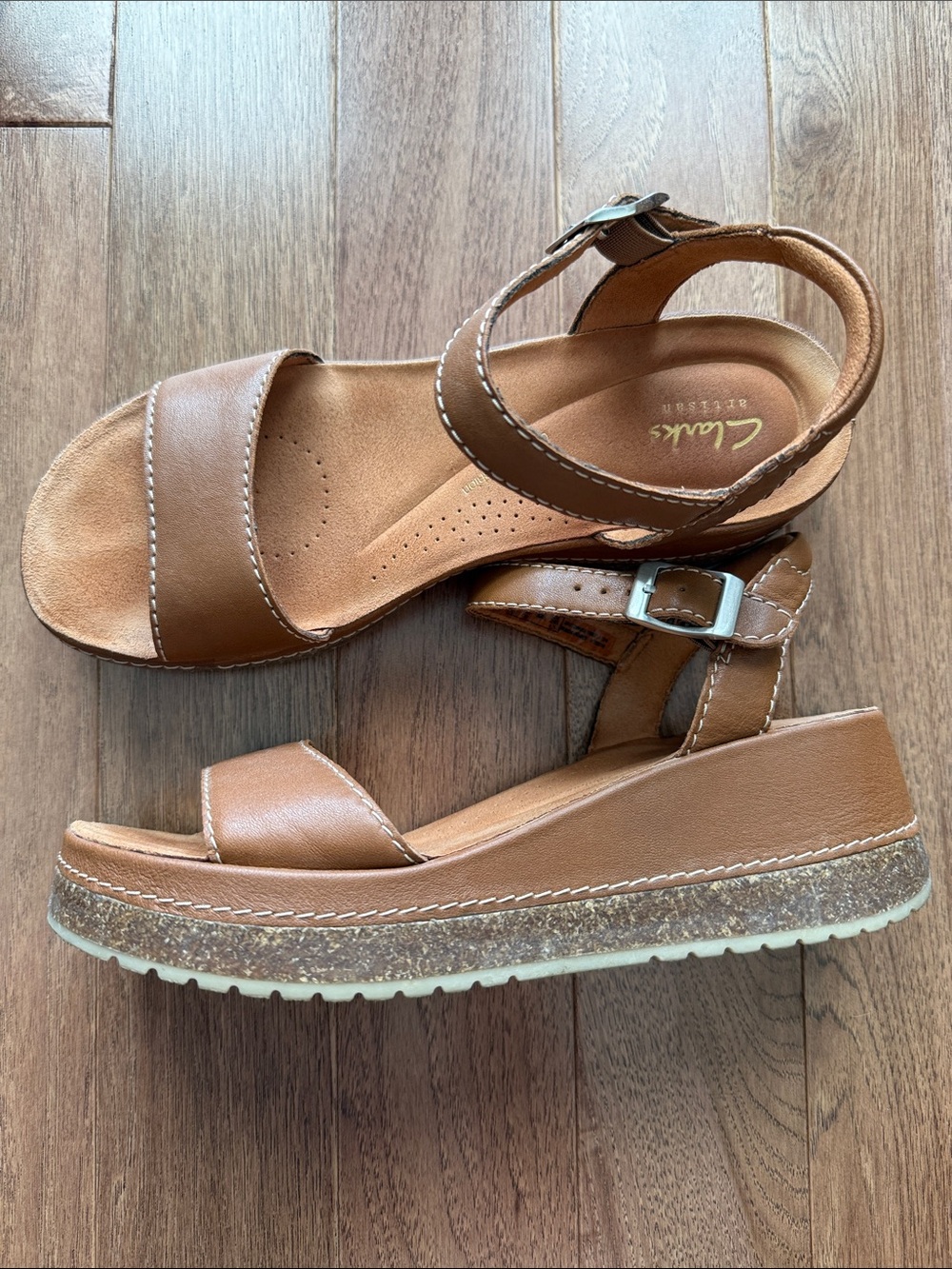 Clarks tan leather wedge sandals 8.5 Kassanda Lily